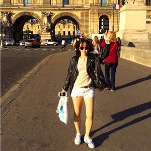 Meet your Posher, Chloe